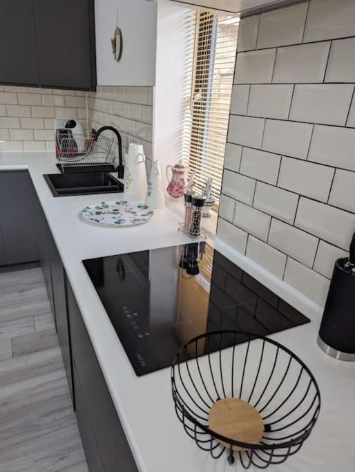 7 Guests - 4 Bedroom - Free Wi-Fi - Kettering Eksteriør billede