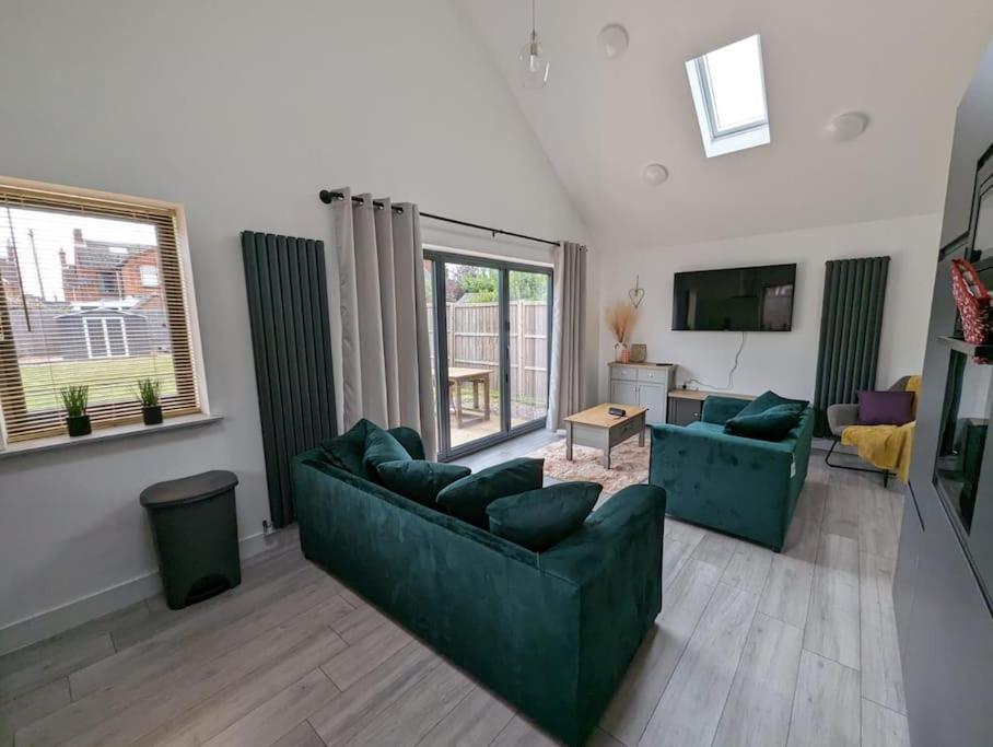 7 Guests - 4 Bedroom - Free Wi-Fi - Kettering Eksteriør billede