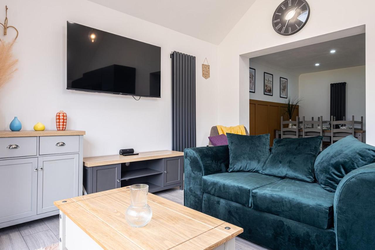 7 Guests - 4 Bedroom - Free Wi-Fi - Kettering Eksteriør billede