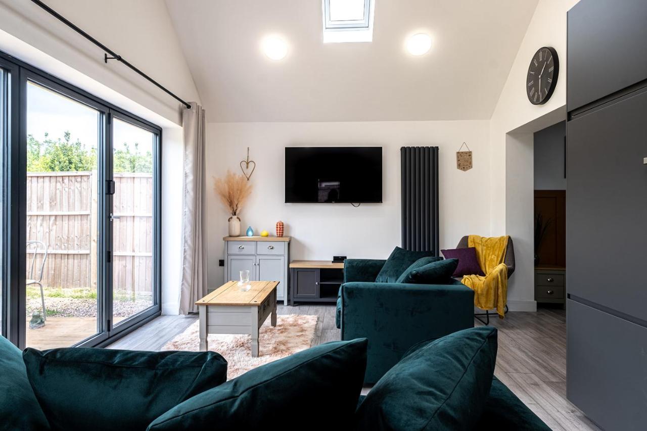 7 Guests - 4 Bedroom - Free Wi-Fi - Kettering Eksteriør billede
