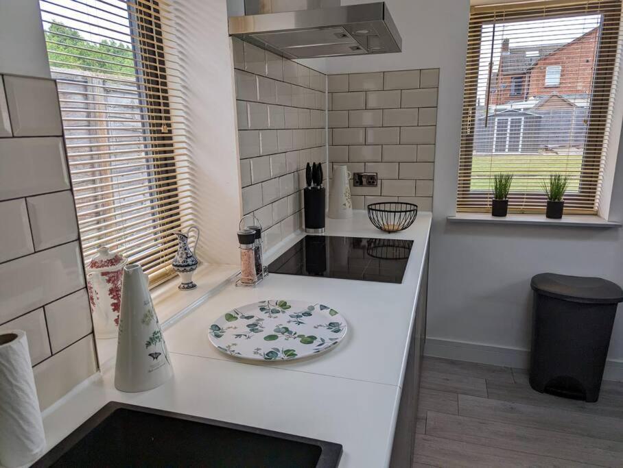 7 Guests - 4 Bedroom - Free Wi-Fi - Kettering Eksteriør billede