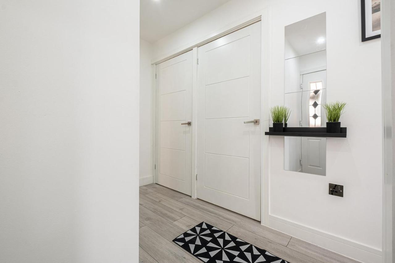 7 Guests - 4 Bedroom - Free Wi-Fi - Kettering Eksteriør billede