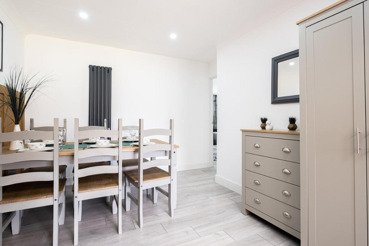 7 Guests - 4 Bedroom - Free Wi-Fi - Kettering Eksteriør billede