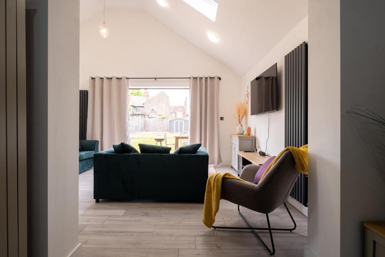 7 Guests - 4 Bedroom - Free Wi-Fi - Kettering Eksteriør billede
