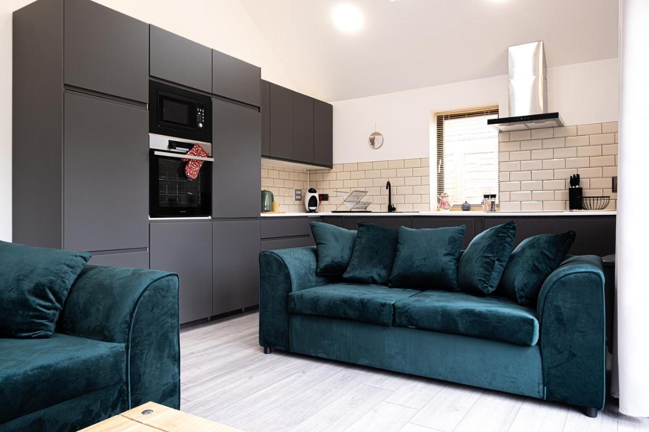 7 Guests - 4 Bedroom - Free Wi-Fi - Kettering Eksteriør billede