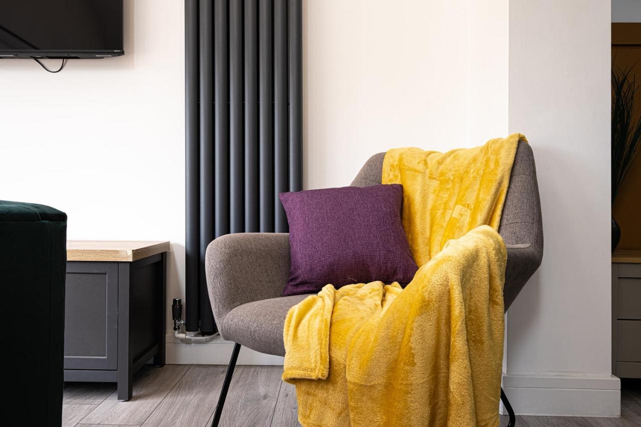 7 Guests - 4 Bedroom - Free Wi-Fi - Kettering Eksteriør billede