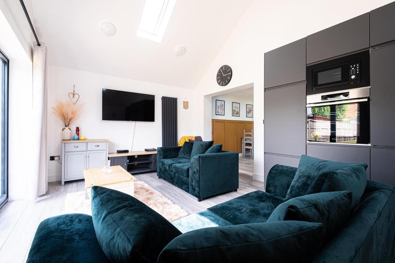 7 Guests - 4 Bedroom - Free Wi-Fi - Kettering Eksteriør billede