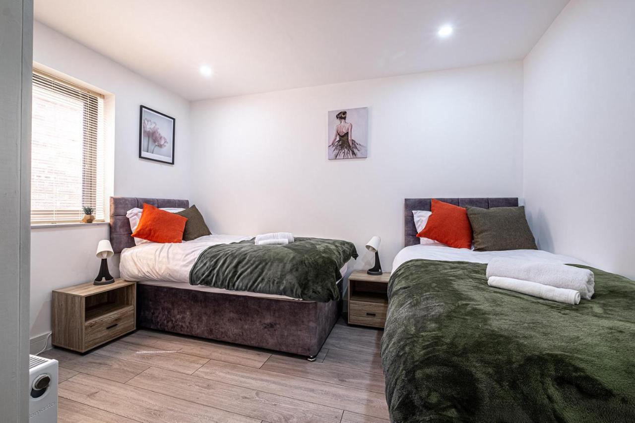 7 Guests - 4 Bedroom - Free Wi-Fi - Kettering Eksteriør billede